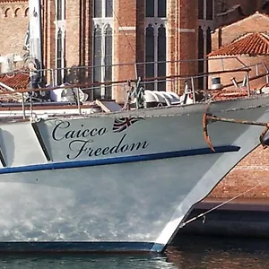 Boat&breakfast Caicco Freedom Botel